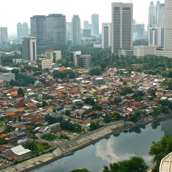 Barrio de Jakarta desde el balcón de Thamrin