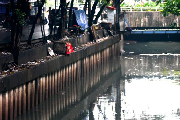 Los canales de Jakarta cruzan toda la ciudad