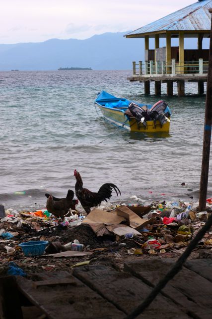 La basura enla costa es otra característica de Indonesia